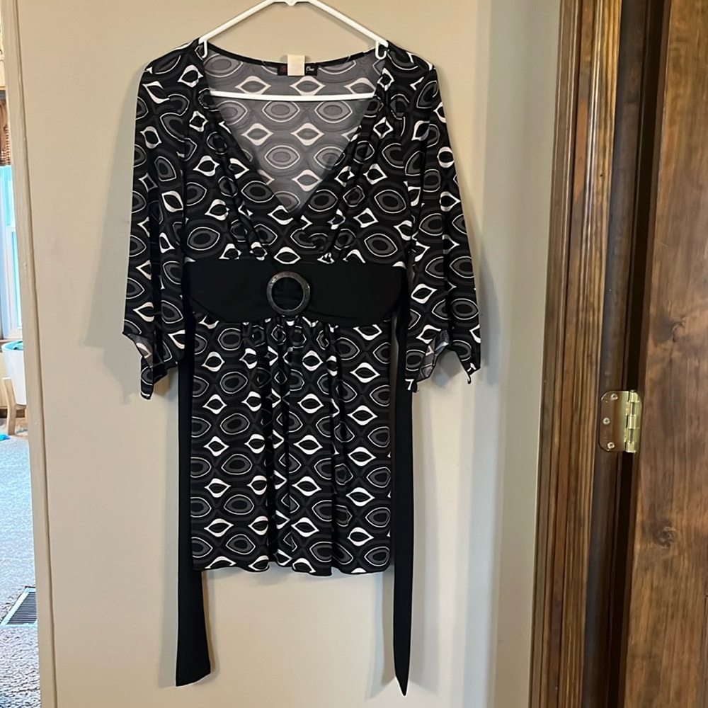 Volume One juniors black/white/gray top 3/4 sleeve pit to pit 16.75